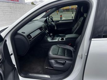 Volkswagen Touareg 3.0 TDI V6 BlueMotion Tech R-Line Tiptronic 4WD Euro 6 (s/s) 5dr
