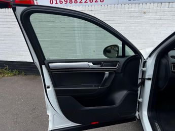 Volkswagen Touareg 3.0 TDI V6 BlueMotion Tech R-Line Tiptronic 4WD Euro 6 (s/s) 5dr