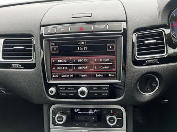 Volkswagen Touareg 3.0 TDI V6 BlueMotion Tech R-Line Tiptronic 4WD Euro 6 (s/s) 5dr