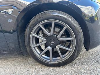 Tesla Model 3 Standard Range Plus Auto RWD 4dr