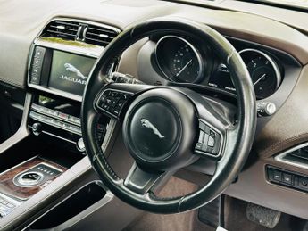 Jaguar F-PACE 2.0 D180 Portfolio SUV 5dr Diesel Auto AWD Euro 6 (s/s) (180 ps)