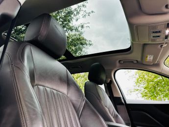 Jaguar F-PACE 2.0 D180 Portfolio SUV 5dr Diesel Auto AWD Euro 6 (s/s) (180 ps)