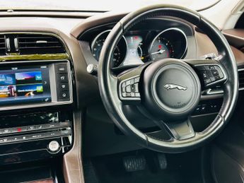 Jaguar F-PACE 2.0 D180 Portfolio SUV 5dr Diesel Auto AWD Euro 6 (s/s) (180 ps)