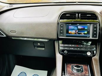 Jaguar F-PACE 2.0 D180 Portfolio SUV 5dr Diesel Auto AWD Euro 6 (s/s) (180 ps)