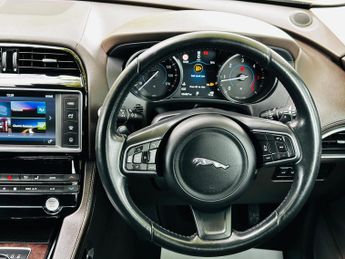 Jaguar F-PACE 2.0 D180 Portfolio SUV 5dr Diesel Auto AWD Euro 6 (s/s) (180 ps)