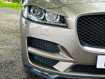 Jaguar F-PACE 2.0 D180 Portfolio SUV 5dr Diesel Auto AWD Euro 6 (s/s) (180 ps)
