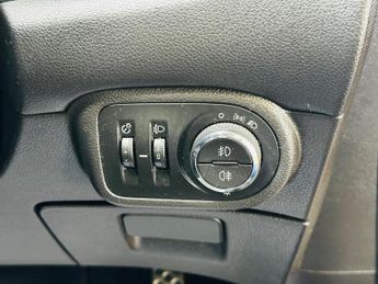 Vauxhall Zafira Tourer 2.0 CDTi SRi MPV 5dr Diesel Auto Euro 6 (170 ps)