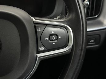 Volvo XC60 2.0 B4 MHEV Momentum Auto AWD Euro 6 (s/s) 5dr