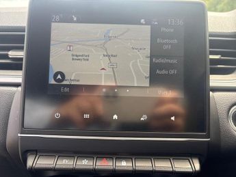 Renault Captur 1.6 E-TECH techno SUV 5dr Petrol Hybrid Auto Euro 6 (s/s) (145 p