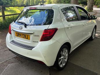 Toyota Yaris 1.5 VVT-h Excel E-CVT Euro 6 5dr (15in Alloy)
