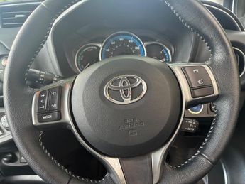 Toyota Yaris 1.5 VVT-h Excel E-CVT Euro 6 5dr (15in Alloy)
