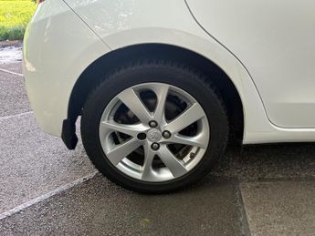 Toyota Yaris 1.5 VVT-h Excel E-CVT Euro 6 5dr (15in Alloy)