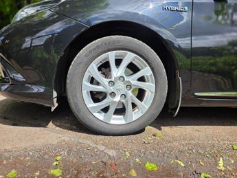 Toyota Auris 1.8 VVT-h Business Edition Touring Sports CVT Euro 6 (s/s) 5dr