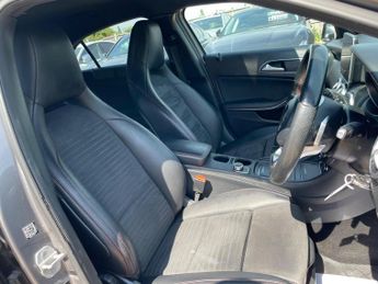 Mercedes-Benz A Class 2.1 A200d AMG Line (Premium) 7G-DCT Euro 6 (s/s) 5dr