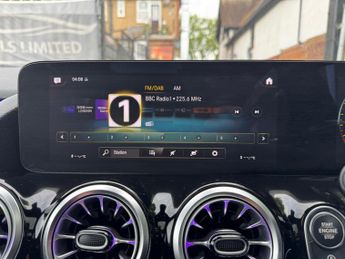 Mercedes-Benz GLA 1.3 GLA200 AMG Line Night Edition (Premium Plus) 7G-DCT Euro 6 (