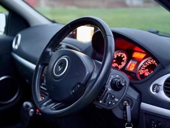 Renault Clio 1.6 VVT Dynamique TomTom Auto Euro 5 5dr