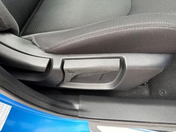 Nissan Qashqai 1.2 DIG-T N-Connecta XTRON Euro 6 (s/s) 5dr