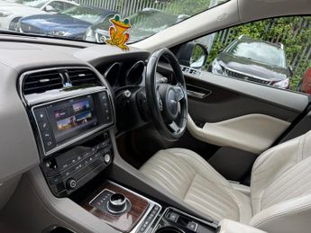 Jaguar F-PACE 2.0 D180 Portfolio Auto AWD Euro 6 (s/s) 5dr