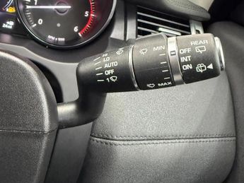 Land Rover Range Rover Evoque 2.0 eD4 SE FWD Euro 6 (s/s) 5dr