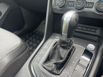 Volkswagen Tiguan 2.0 TDI R-Line DSG Euro 6 (s/s) 5dr