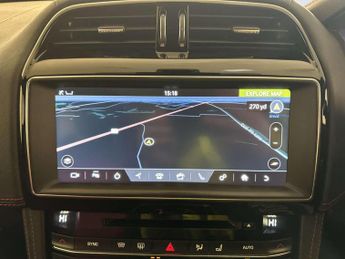 Jaguar F-PACE 2.0 D180 Chequered Flag SUV 5dr Diesel Auto AWD Euro 6 (s/s) (18