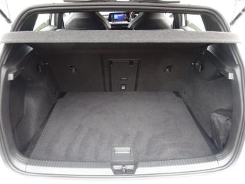 Volkswagen Golf 1.5 eTSI MHEV R-Line DSG Euro 6 (s/s) 5dr