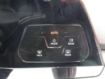 Volkswagen Golf 1.5 eTSI MHEV R-Line DSG Euro 6 (s/s) 5dr