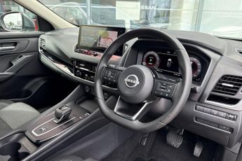 Nissan Qashqai 1.3 DIG-T (158ps) )N-Connecta [Glass Roof]