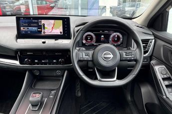Nissan Qashqai 1.3 DIG-T (158ps) )N-Connecta [Glass Roof]