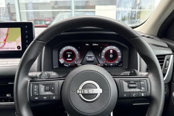 Nissan Qashqai 1.3 DIG-T (158ps) )N-Connecta [Glass Roof]