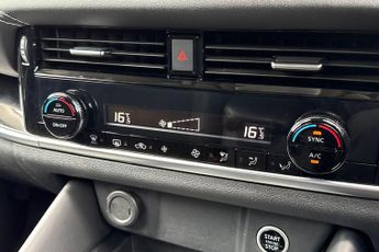 Nissan Qashqai 1.3 DIG-T (158ps) )N-Connecta [Glass Roof]