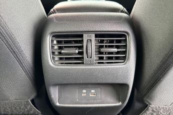 Nissan Qashqai 1.3 DIG-T (158ps) )N-Connecta [Glass Roof]