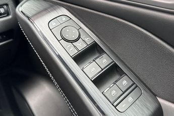 Nissan Qashqai 1.3 DIG-T (158ps) )N-Connecta [Glass Roof]