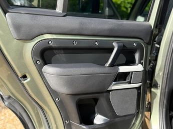 Land Rover Defender 110 2.0 SD4 SE Auto 4WD Euro 6 (s/s) 5dr