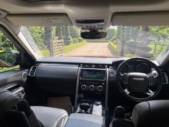 Land Rover Discovery 3.0 TD V6 First Edition Auto 4WD Euro 6 (s/s) 5dr
