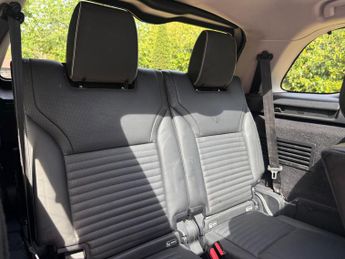Land Rover Discovery 3.0 TD V6 First Edition Auto 4WD Euro 6 (s/s) 5dr