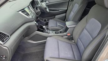 Hyundai TUCSON 2.0 CRDi SE Nav Auto 4WD Euro 6 5dr