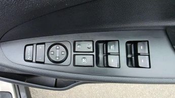 Hyundai TUCSON 2.0 CRDi SE Nav Auto 4WD Euro 6 5dr