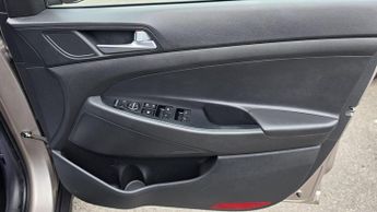 Hyundai TUCSON 2.0 CRDi SE Nav Auto 4WD Euro 6 5dr
