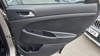 Hyundai TUCSON 2.0 CRDi SE Nav Auto 4WD Euro 6 5dr