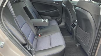 Hyundai TUCSON 2.0 CRDi SE Nav Auto 4WD Euro 6 5dr