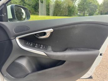 Volvo V40 2.0 D4 Inscription Auto Euro 6 (s/s) 5dr