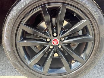 Jaguar F-PACE 2.0 D180 R-Sport Auto AWD Euro 6 (s/s) 5dr