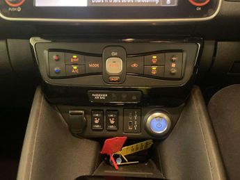 Nissan Leaf 40kWh Tekna Hatchback 5dr Electric Auto (150 ps)