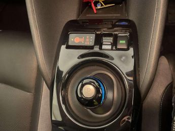 Nissan Leaf 40kWh Tekna Hatchback 5dr Electric Auto (150 ps)