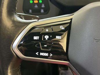 Volkswagen ID.3 Pro Performance 58kWh Life Hatchback 5dr Electric Auto (204 ps)