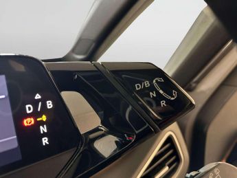 Volkswagen ID.3 Pro Performance 58kWh Life Hatchback 5dr Electric Auto (204 ps)