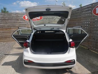 Hyundai i20 1.2 SE Launch Edition Hatchback 5dr Petrol Manual Euro 6 (s/s) (