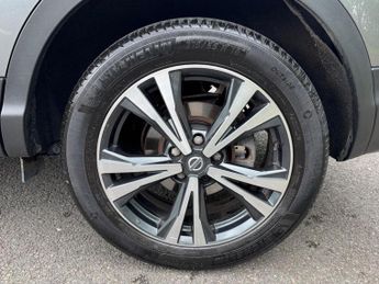 Nissan Qashqai 1.2 DIG-T N-Connecta XTRON Euro 6 (s/s) 5dr