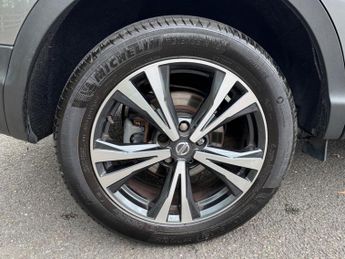 Nissan Qashqai 1.2 DIG-T N-Connecta XTRON Euro 6 (s/s) 5dr
